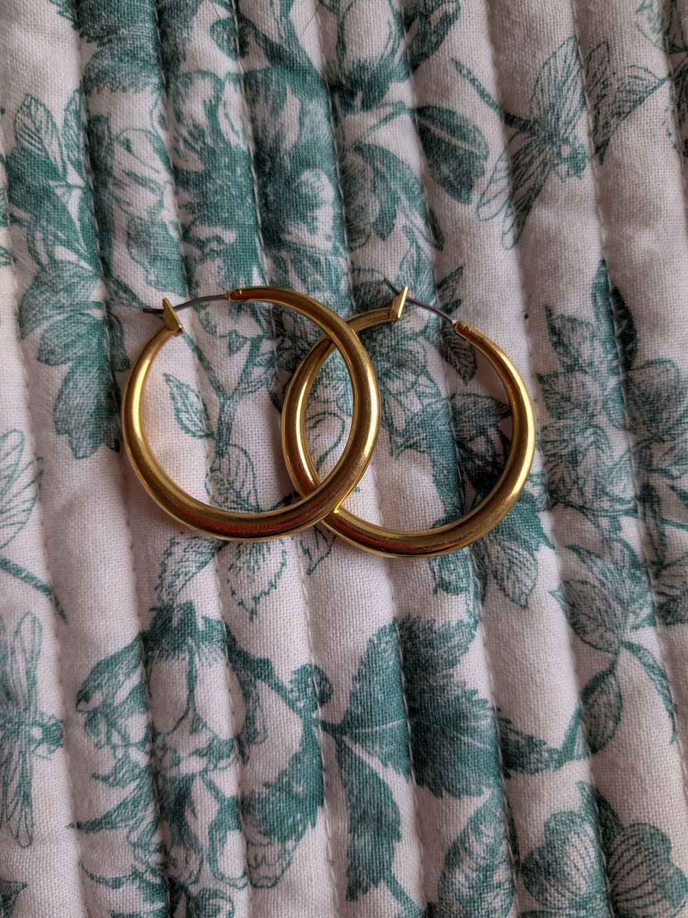 Classic Gold Hoop Earrings - Polished Gold Tone